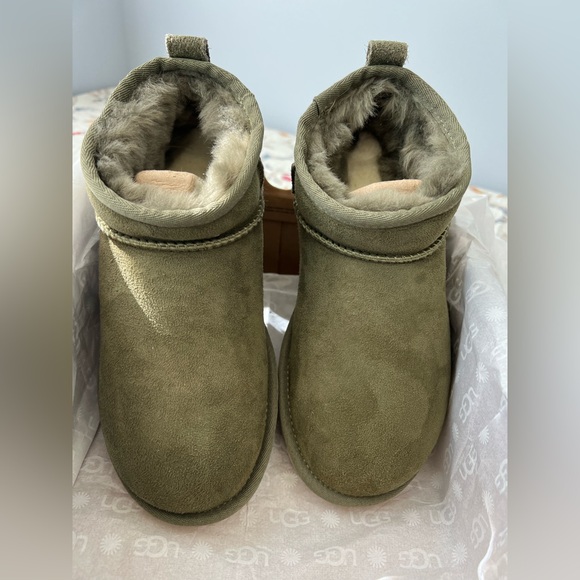 🫒 NWB Ultra Mini Ugg Boots in Olive Green - Picture 3 of 7